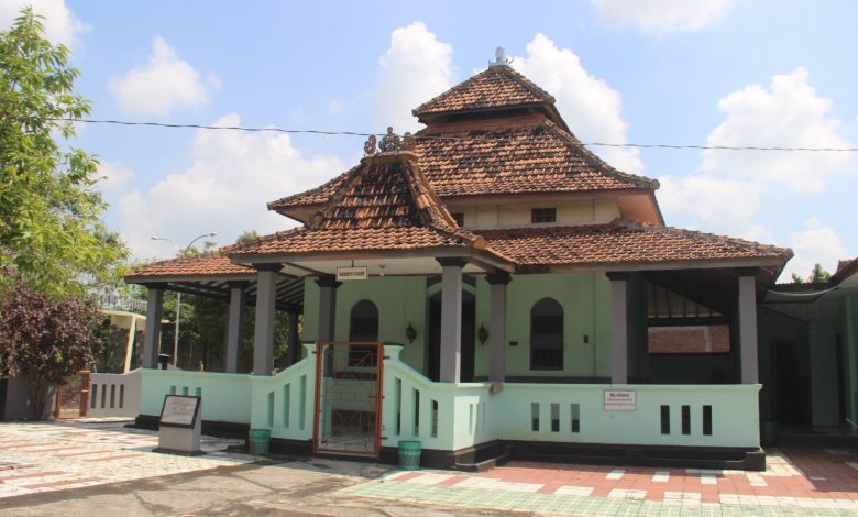 Makam Pangeran Puger di desa demaan Kudus (foto Sup)