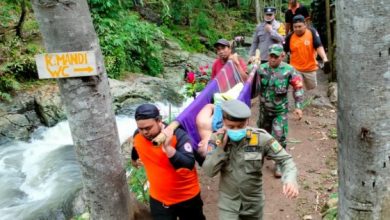 Evakuasi korban di Air Terjun Kedung Paso Desa Colo Dawe Kudus Foto BPBD Kudus