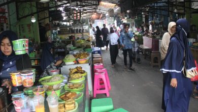 Deretan warung nasi pecel di komplek terminal wisata Bakalan Krapyak Kudus Foto Sup (2)