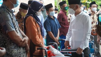 Bupati Jepara Dian Kristiandi Serahkan bantuan