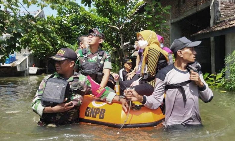 Tinjau Banjir Rob