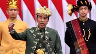 Mengepalkan tangan- Saat Presiden Joko Widodo berpidato di gedung MPR/DPR RI Selasa 16 Agustus 2022 Foto istimewa