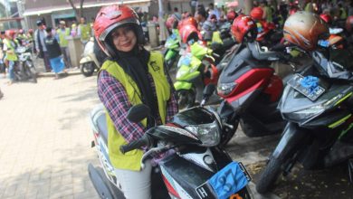 Salah satu diantara enam perempuan pengojek Menara Kudus. Foto SUp