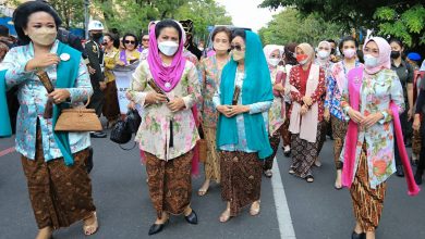 Rombongan ibu ibu pejabat tinggi negara dalam acara berkebaya bersama ibu negara di Solo awal Oktober 2022. Foto istimewa