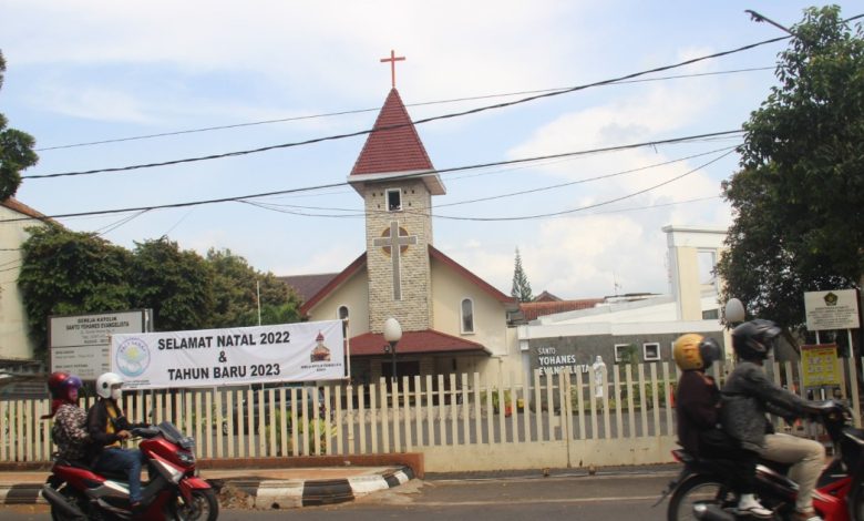 Gereja Kristen Jawa (GKJ) Jalan Diponegoro Kudus Foto Sup Rabu 21/12/2022