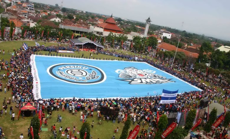 Alun Alun Simpang Tujuh sekitar 2008/'2009 diambil dari lantai atas Ramayana . Foto Sup