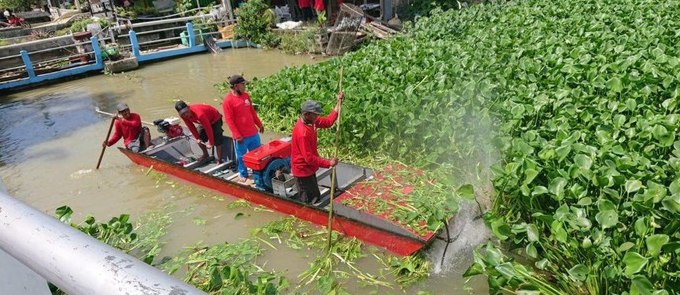 Perahu penghancur enceng gondok di Lamongan Jatim Foto istimewa