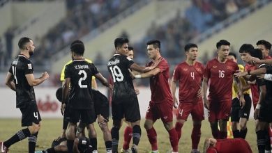 Keributan terjadi di laga Vietnam vs Indonesia di leg kedua semifinal Piala AFF 2022 di My Dinh Stadium, Hanoi, Senin (09/01/2023) malam WIB. (c) AP Photo/Nguyen Manh Quan.