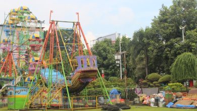 berbagai permainan berjenis hiburan di Alun Alun Simpang Tujuh Kudus, Selasa 7/3/2023 foto Sup