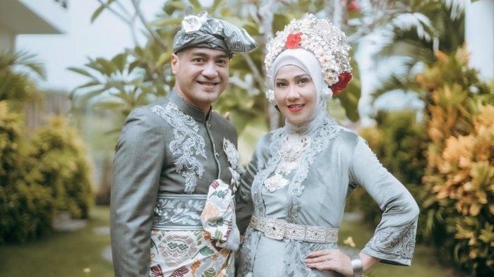 Saat pernikahan- pasangan Ferry Irawan dengan Venna Melinda foto istimewa