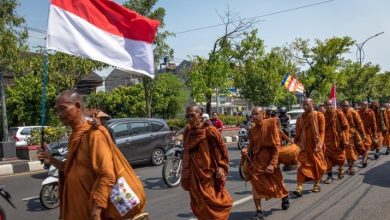 32 biksu - riual Thudong yang kini dalam perjalanan dari Ambarawa-Magelang foto istimewa.